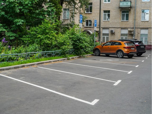 Более 10 дворов обновили в разных микрорайонах Химок