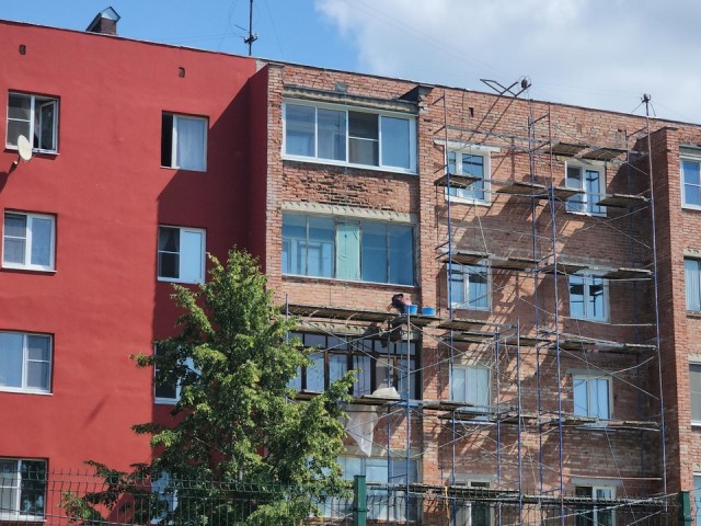 В городе Дрезна капитально ремонтируют дом на улице Южной