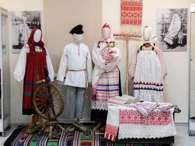 Коллекцию крестьянских костюмов Курской области можно увидеть в Рузе