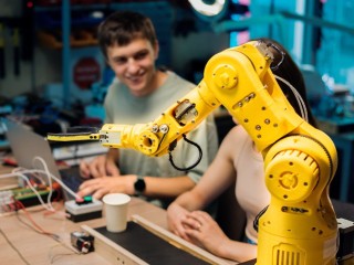 Какие профессии не смогут заменить роботы