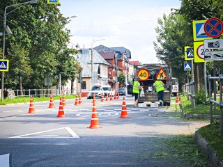 В Клину обновляют дорожную разметку у школ и детсадов перед учебным годом