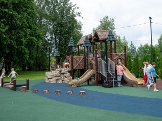 В парке «Победа» в Талдоме открылся новый детский игровой комплекс