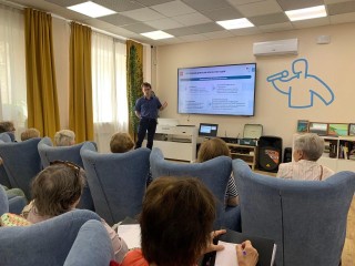 Жители Королева освоили телемедицину на лекции в клубе «Активное долголетие»
