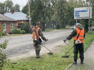 Парки, скверы и дворы: коммунальщики Зарайска готовят город к празднику