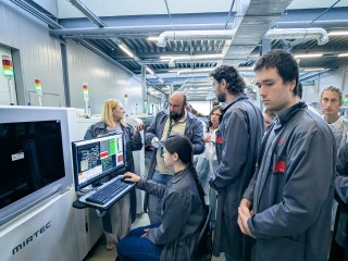 Студентам показали полный цикл сборки компьютерной техники во Фрязине