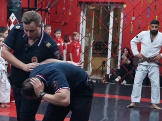 В Ленинском округе прошла зарядка со стражем порядка