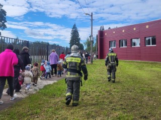 Детсадовцев из Фрянова научили правильно эвакуироваться из здания