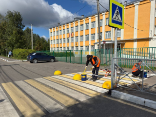 В Апрелевке обновляют дорожную разметку у школ и детских садов