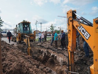 На улице Чайковского меняют старые канализационные трубы