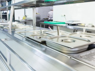 Фастфуд предложили убрать из меню школьных столовых