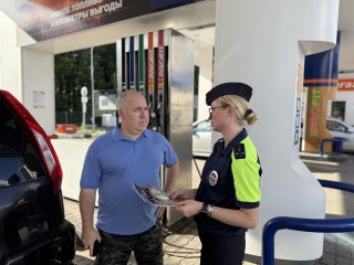 На АЗС и в автосалоне Одинцова прошел профилактический раунд «Трезвый водитель»