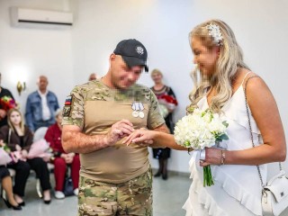 Участник СВО сыграл свадьбу с вололнтером из Донбасса, переехавшей в Мытищи