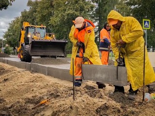 У школы имени Тимофеева обустраивают дополнительные места для паркинга