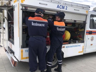 Спасатели освободили 2-летнего мальчика из запертой квартиры в Рузском округе