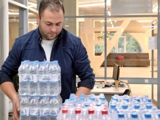 В Красногорске передали 200 бутылок воды для участников СВО на реабилитации