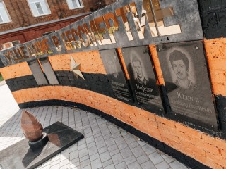 В Орехово-Зуеве ремонтируют памятник у старейшей школы города