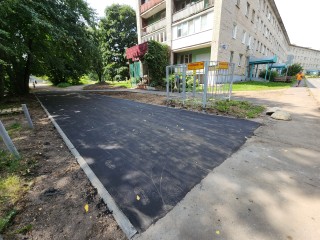 На Институтском проспекте отремонтировали пешеходную развилку