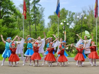 День российского флага отметят в Москворецком парке концертом, аквагримом и викторинами