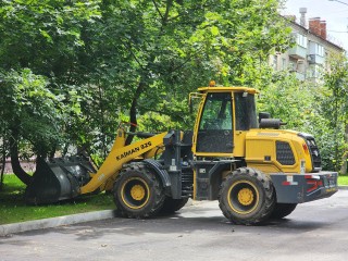 Более 200 квадратных метров асфальта обновили на улице Толстого в Королеве