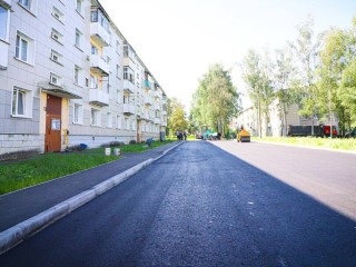 Новые дорожки и парковки сделали во дворе поселка Чайковского