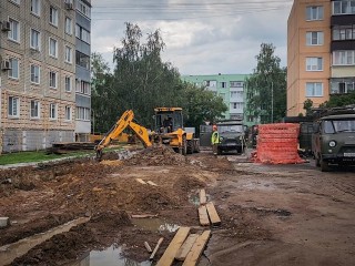 На Москворецкой улице в Бронницах прокладывают новые участки теплосетей