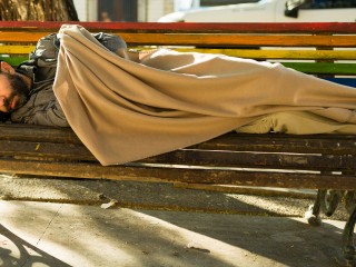 Любителя поспать под звездами заметили во дворе жители Мытищ