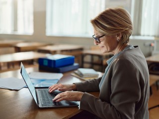 ИИ будет помогать подмосковным учителям проверять домашние работы