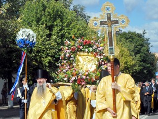 Священники назвали празднование яблочных и медовых Спасов грандиозной мистификацией