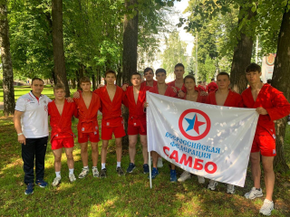 Самбисты из Реутова шагали в колонне на ВДНХ