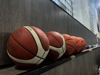Опытный тренер из спортшколы открыла набор девочек в секцию по баскетболу