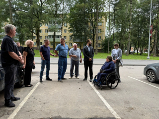 Пологий заезд обустроят в парке Победы для удобства маломобильных людей