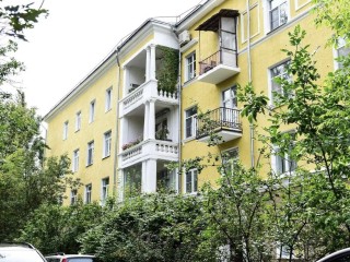 Подъезды и фасад отремонтируют в жилом доме на Олимпийском проспекте