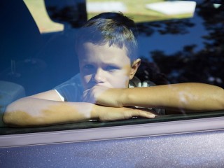 В Дубне дети бросаются камнями по проезжающим автомобилям