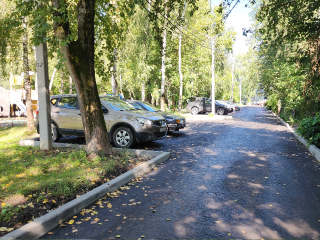 В Большевике на улице Ленина уложили новый асфальт и убрали мусор