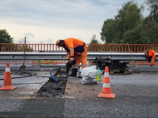 На ремонтируемом путепроводе в Волоколамске сделали защитные экраны