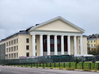 Крупнейший культурный центр Электростали покрасили в нежно-желтые тона