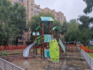Детскую площадку на улице Быковского в Балашихе обновят до 31 августа 2025 года