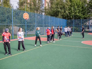 Новое покрытие и оборудование появилось на спортплощадке в Одинцове