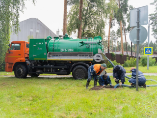 Коммунальщики Жуковского промывают городские сети водоотведения