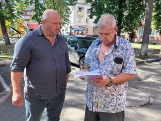 Жильцы дома на Ильича контролируют ход ремонта в подъездах