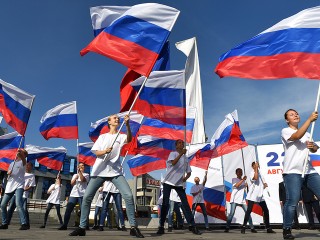 22 августа — выходной или нет? Что можно и нельзя делать в День российского флага