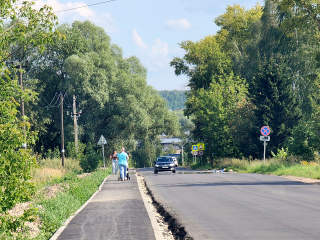 В деревне Большое Грызлово уложили новый тротуар
