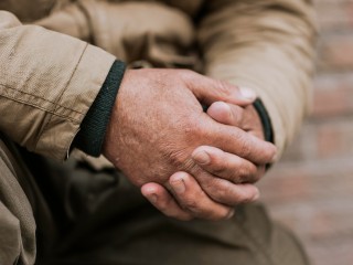 Пожилой мужчина вышел из больницы и бесследно исчез
