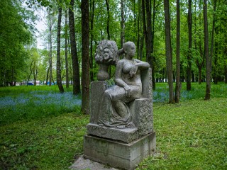 В Солнечногорске рассказали историю уникальных скульптур в парке и на площади