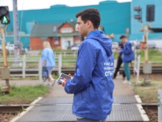 Пассажирам на ж/д станции Бронницы напомнили правила безопасности