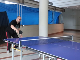Бабушки и дедушки Видного осваивают настольный теннис