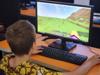 Школьников в Королеве обучают правильно работать с нейросетями