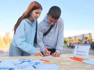 Обереги и шоколадки отправятся бойцам СВО от жителей Волоколамска