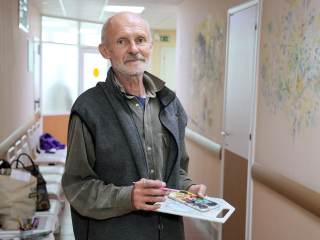 Пациент украсил больницу в благодарность врачам