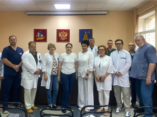 Больница Реутова передала медикаменты на фронт